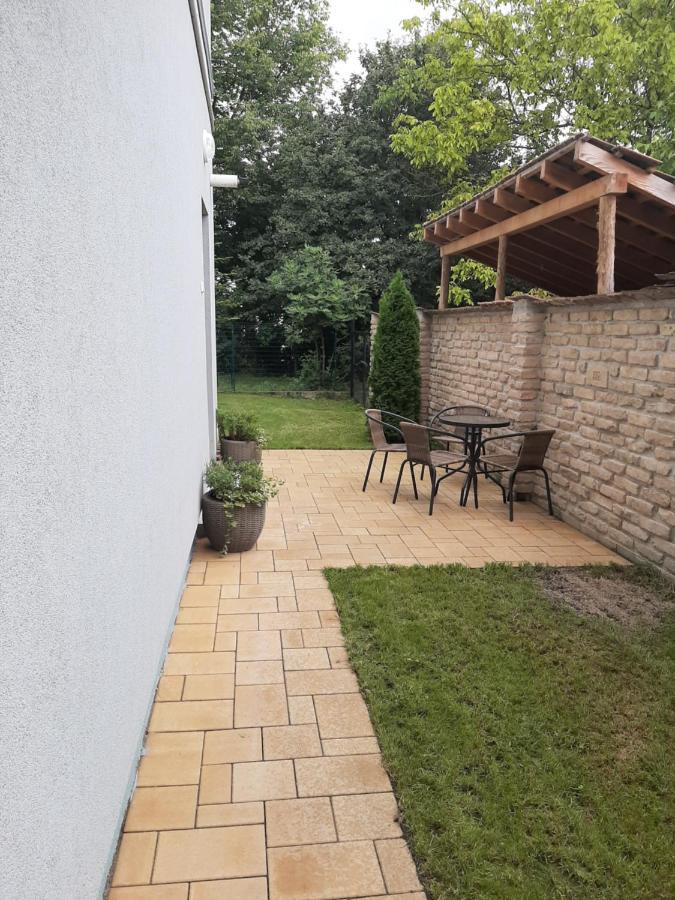 Megyeri Apartman Pocsmegyer Экстерьер фото