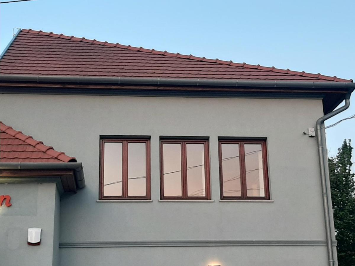 Megyeri Apartman Pocsmegyer Экстерьер фото